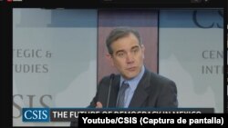 El director del Instituto Nacional Electoral, Lorenzo Córdova, interviene en el foro sobre el Plan B sobre reforma electoral y el Futuro de la Democracia en México, auspiciado por el Centro de Estudios Estratégicos e Internacionales, en Washington, el 21 de marzo de 2023.