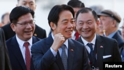 El vicepresidente de Taiwán, William Lai, llega para asistir a la toma de posesión del presidente electo de Paraguay, Santiago Peña, en Luque, Paraguay, el 14 de agosto de 2023. REUTERS/Cesar Olmedo
