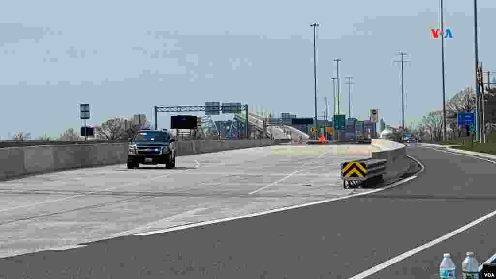 El choque del buque fue a unos 61 kilómetros al nordeste de Washington DC. La ruta I-695 permanece interrumpida en ambas vías.