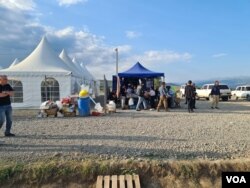 Aid workers set up humanitarian aid near the border in Kornidzor, Armenia, on Sept. 28, 2023. (Heather Murdock/VOA)