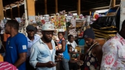 Manifestantes reprimidos pela polícia durante protesto em Luanda