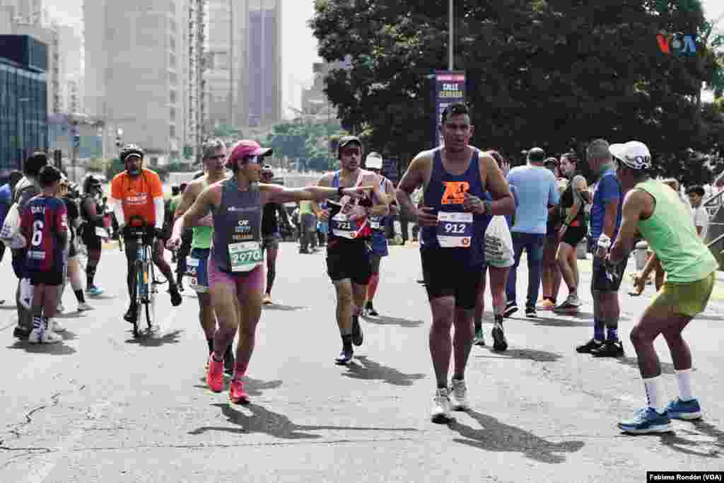 El apoyo del público se notó durante los 42 kilómetros en la ciudad capital