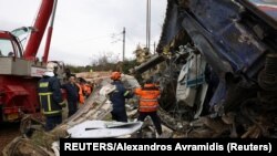 Mesto sudara vozova blizu Larise u Grčkoj (REUTERS/Alexandros Avramidis)