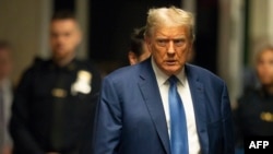 Bivši američki predsjednik i republikanski predsjednički kandidat Donald Trump stiže na suđenje za tajni novac na Manhattan Criminal Court u New Yorku, 20. maja 2024.
