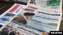Fotografia e Presidentit të ndjerë të Iranit Ebrahim Raisi në ballinën e njërës prej gazetave të përditshme të Iranit, në Teheran, më 20 maj, 2024/WANA via Reuters