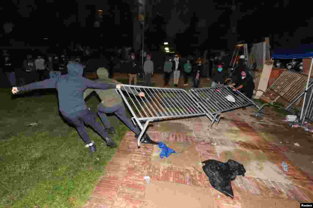 En diferentes universidades se ha llamado a la policía para sofocar o despejar las protestas.