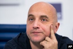 Penulis Rusia Zakhar Prilepin pada konferensi pers di Moskow, Rusia, Selasa, 21 Februari 2017. (Foto: AP)
