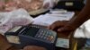 Para venezolanos, tarjetas de crédito que una vez fueron salvavidas ahora son "inútiles" por inflación