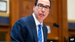 ARCHIVO: El secretario del Tesoro Steven Mnuchin testifica ante una audiencia de la Comisión de Servicios Financieros de la Cámara de Representantes en el Capitolio en Washington, el 2 de diciembre de 2020.