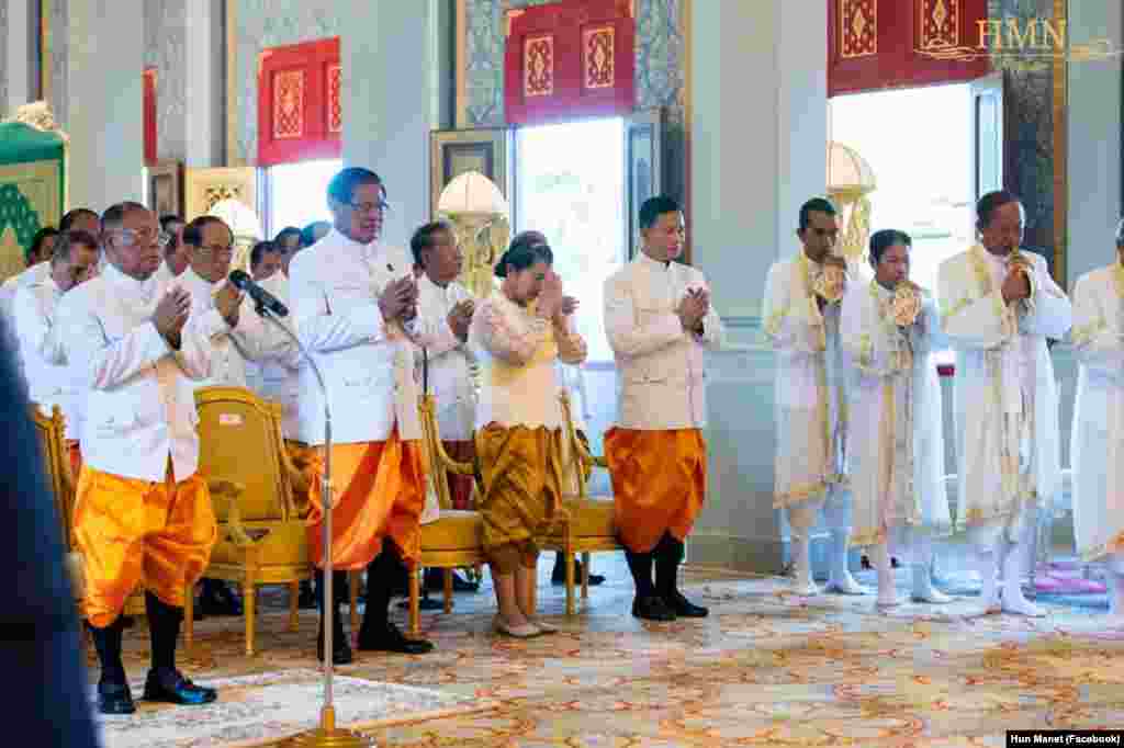 នាយករដ្ឋមន្ត្រីចាត់តាំង លោក ហ៊ុន ម៉ាណែត នៅក្នុងពិធីក្នុងព្រះបរមរាជវាំង កាលពីថ្ងៃទី២១ ខែសីហា ឆ្នាំ២០២៣ នៅរាជធានីភ្នំពេញ។