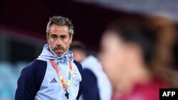 e sélectionneur de l'équipe d'Espagne féminine de football, Jorge Vilda, proche de Luis Rubiales et dont les méthodes ont été critiquées par ses joueuses, a été démis mardi de ses fonctions, a annoncé la fédération espagnole (RFEF).