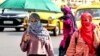 কলকাতা মহানগরের তাপমাত্রা রেকর্ড ৪৩ ডিগ্রি সেলসিয়াস ছাড়িয়ে যায়। ৩০ এপ্রিল, ২০২৪।