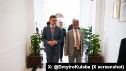 Дмитро Кулеба: “(Ми) домовилися відновити рівень співпраці між нашими країнами, який існував до розв’язаної Росією повномасштабної війни”. 