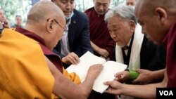  ཨ་རི་མི་ནེ་སོཊ་ནས་ཡིན་པའི་ཐུབ་བསྟན་ཟླ་གྲགས་ལགས་བཞུགས་སྒར་རྒྱལ་བའི་ཕོ་བྲང་ནང་