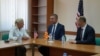 Посетата на касарната во Штип се претвори во прес-конференција на премиерот и американската амбасадорка за едно од клучните прашања во земјава – правосудството