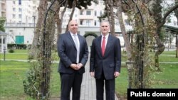  Hüqo Qevara və Lusi Bono (Mənbə: ABŞ səfirliyi