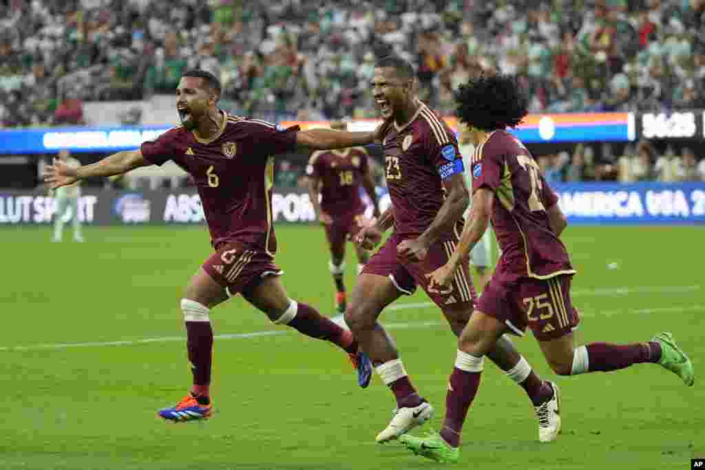 Salomón Rondón agrandó su leyenda con Venezuela al transformar un penal al comienzo del complemento y Rafael Romo le tapó a Orbelín Pineda un tiro desde el punto penal.