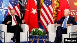 Бајден и Сунак ќе разговараат за Украина пред самитот на НАТО