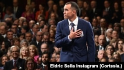 El boxeador venezolano refugiado Eldric Sella recibe el Premio Princesa de Asturias al Deporte 2022, en octubre pasado, en Madrid, España.