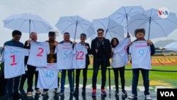 Carlos Vives llamó “selección Colombia” a los artistas que los han acompañado desde 1991, cuando creó La Provincia, como el acordeonero Egidio Cuadrado, la gaitera Mayte Montero, entre otros. [Foto: Karen Sánchez, VOA]
