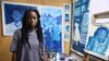 Une peintre ghanéenne et ses fillettes bleues à l'assaut du mariage forcé