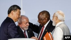 中國國家主席習近平、巴西總統盧拉、南非總統拉馬福薩與印度總理莫迪在在約翰內斯堡出席金磚國家領導人峰會。（2023年8月24日）