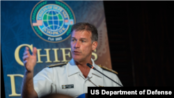 美軍印太司令部司令海軍上將約翰‧阿奎利諾（John Aquilino）2023年8月15日在斐濟印太防長年度會議上發言。 （美軍印太司令部照片）