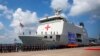 Personel TNI berdiri di dekat kapal RS TNI Angkatan Laut KRI dr. Radioman Wedyodiningrat saat upacara pembukaan latihan militer non-tempur (Latihan Solidaritas) ASEAN di Pelabuhan Batu Ampar di Pulau Batam, Selasa, 19 September 2023. (AP/Andaru Kz)