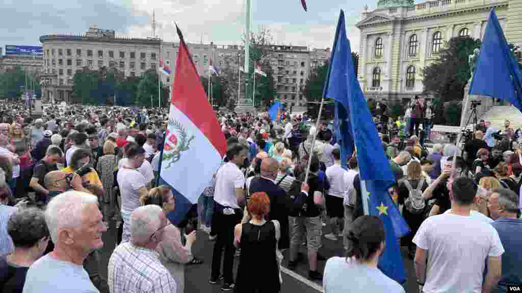 Osmi skup "Srbija protiv nasilja" ispred Skupštine Srbije, 24. juna 2023. (Foto: VOA/Rade Ranković)