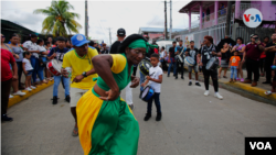 La ciudad de Bluefields, en Nicaragua, festeja estos días el “Palo de Mayo”, denominación de las fiestas más importantes de la región. La celebración se inicia desde el primer día de mayo con una presentación en un árbol adornado con frutas y cintas de colores.