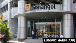 Entrada da sede da Sonagol, empresa de produção de petróleo e gás natural em Luanda, Angola.