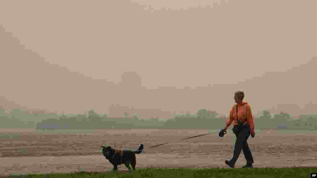 El Servicio Meteorológico Nacional, dijo que la presencia de humo y niebla en Nueva York puede continuar por unos días.&nbsp;[Foto: The Canadian Press vía AP]