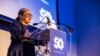 Olimpia Montoya recibe el Premio WOLA de Derechos Humanos 2024 durante la ceremonia del 50 aniversario de la organización en Washington el 9 de mayo.