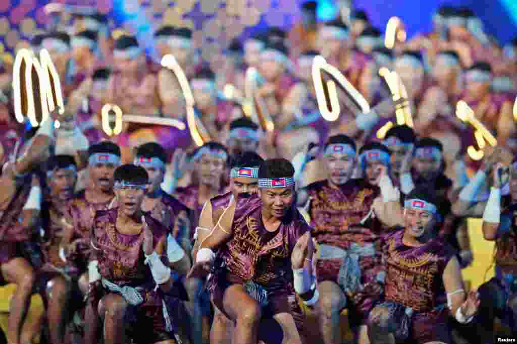 ការសម្តែងក្បាច់គុណល្បុក្កតោ នៅក្នុងពិធីបិទជាស្ថាពរនៃព្រឹត្តិការណ៍ប្រកួតកីឡាស៊ីហ្គេមលើកទី ៣២ និងអាស៊ានប៉ារ៉ាហ្គេមលើកទី ១២ នៅពហុកីឡដ្ឋានមរតកតេជា ក្នុងរាជធានីភ្នំពេញ កាលពីថ្ងៃទី ១៧ ខែឧសភា ឆ្នាំ ២០២៣។