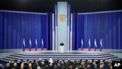 El presidente ruso, Vladimir Putin, da su discurso anual sobre el estado de la nación en Moscú, Rusia, el martes 21 de febrero de 2023. (Sergei Savostyanov, Sputnik, Kremlin Pool Photo vía AP)