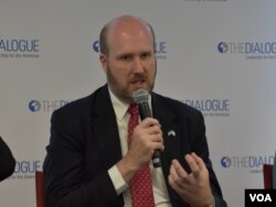 La embajadora de Estados Unidos en Guatemala, William Popp, durante conversatorio con otros diplomáticos asignados en Centroamérica este viernes 16 de junio en Diálogo Interamericano.[Foto: Tomás Guevara, VOA]
