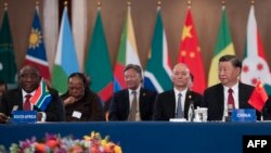 Le président sud-africain Cyril Ramaphosa (à g.) a convoqué "une réunion conjointe extraordinaire" sur la situation à Gaza, mardi à midi.