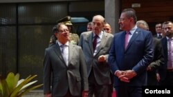 El presidente Gustavo Petro, junto a su canciller, Álvaro Leiva, es recibido en Costa Rica por el mandatario Rodrigo Chávez el 28 de agosto. [Foto: Cortesía de Presidencia]