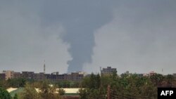 Smoke billows in Khartoum amid fighting between the forces of two rival generals in Sudan, on May 10, 2023.