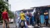 Aux Comores, des jeunes "combattent" avec des pierres la réélection d'Azali