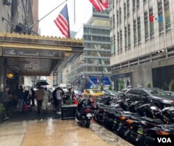 El hotel Roosevelt, en Nueva York, ha acogido a migrantes en los últimos tiempos, cuando la ciudad se ha visto apenas sin recursos para atender la llegada masiva de personas procedentes de países de América Latina. [Archivo]