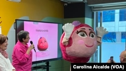 Tetina, la imagen de un seno rosado amigable es la nueva voluntaria estrella de Senos Ayuda. Estará presente en las jornadas de pesquisa y distintos eventos que buscan concientizar sobre el cáncer de mama.
