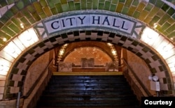 Ne postoji više ulaz u stanicu sa ulice. (Foto: Patrick Cashin, MTA New York City Transit.)