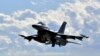 Arhiva - Borbeni avion američke proizvodnje F-16 "Falkon" snimljen 25. januara 2024.