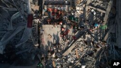 Додека Израел се подготвува за можна копнена офанзива во Газа, Израелските одбранбени сили велат дека 1,1 милион Палестинци треба да се преселат на југ, што портпаролот на ОН го нарекува „невозможно“ без катастрофални хуманитарни последици