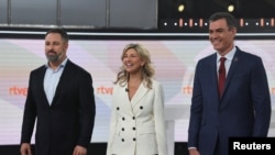 De derecha a izquierda: el candidato de VOX, Santiago Abascal, la candidata de Sumar, Yolanda Díaz, y el actual presidente Pedro Sánchez.