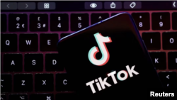 La Cámara de Representantes de EEUU aprobó un proyecto de ley por 352 votos a favor y 65 en contra, para prohibir Tik Tok a nivel nacional. 