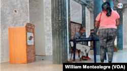 Una foto ilustrada del registro de nuevos votantes y de la atención a ciudadanos en una oficina del Consejo Nacional Electoral en Maracaibo, capital del estado Zulia, en el occidente de Venezuela.