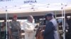 Filipe Nyusi, Presidente de Moçambique, e Ossufo Momade, presidente da Renamo, cerimónia de encerramento da última base da antiga guerrilha