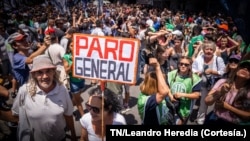 Distintas organizaciones han impulsado medidas de rechazo en las calles al gobierno de Argentina desde que el presidente Javier Milei anunció el paquete de medidas económicas para enfrentar la crisis. [Foto: cortesía]